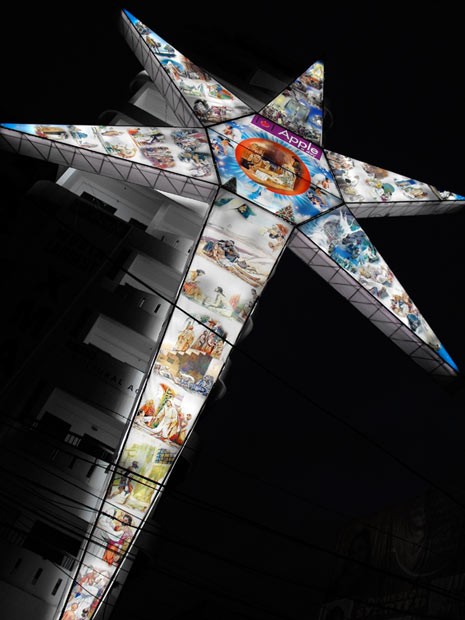 Ngôi sao trang trí Giáng sinh lớn nhất thế giới là ngôi sao có chiều dài 31,59m được ra mắt tại Kochi, Kerala, Ấn Độ, ngày 31 tháng 12 năm 2009.