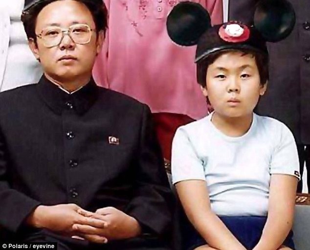 Chủ tịch Kim và Đại tướng Jong Un lúc còn nhỏ
