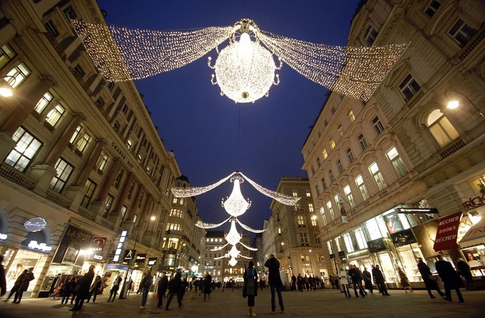 Thành phố Vienna rực sáng trong đêm Noel
