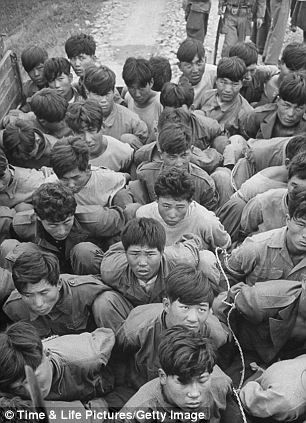 Lính Triều Tiên bị bắt làm tù binh