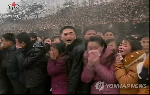 Người dân Triều Tiên khóc thương Chủ tịch Kim.