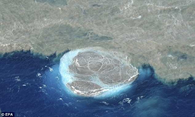 Hình ảnh của một hòn đảo khác, đảo El Hierro, mới được hình thành tại đảo New Canary