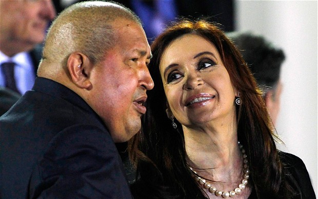 Tổng thống Hugo Chavez và Cristina Kirchner tại Hội nghị Caracas hồi đầu tháng này