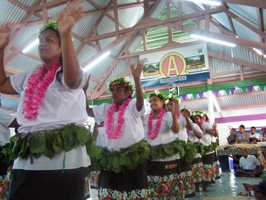 Người dân đảo Kiribati múa hát đón mừng năm mới