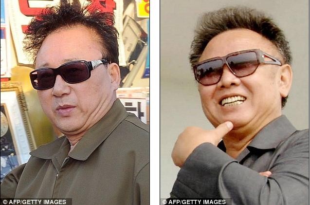 Kim Young Sik (trái) và Chủ tịch Kim Jong Il