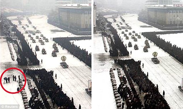 Sự khác biệt trong hai bức ảnh được KCNA (phải) và Kyodo công bố cho thấy đã có dấu hiệu chỉnh sửa ảnh