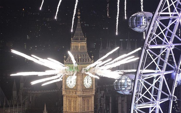 Bắn pháo hoa tại London đêm Giao thừa