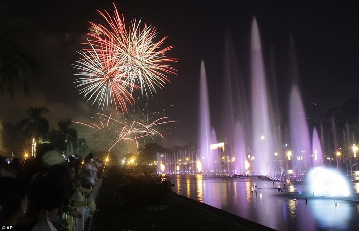 Màn bắn pháo hoa hoành tráng tại công viên Rizal, Manila, Philippines