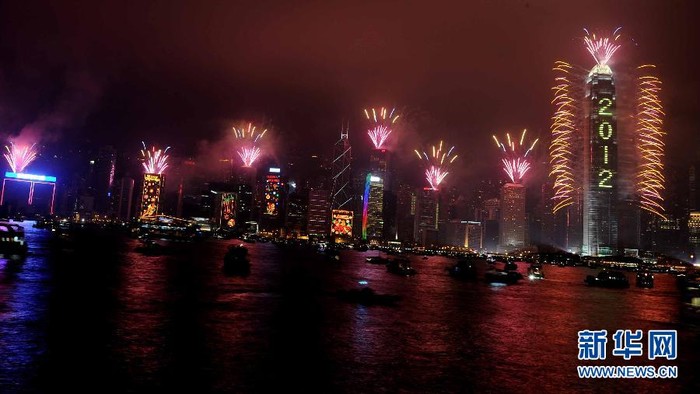 Hong Kong đón năm mới bằng pháo hoa rực rỡ