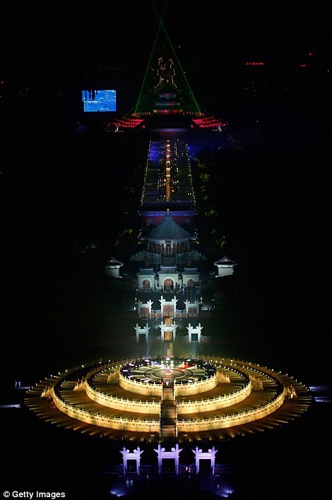 Màn chiếu sáng laser tại công viên Thiên Đàn, Bắc Kinh, Trung Quốc mừng năm mới