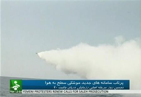 Một tên lửa được phóng thử từ địa điểm bí mật trong bản tin News Network phát hành ngày 1/1