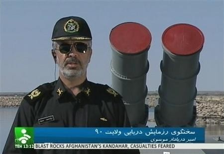 Phát ngôn viên Hải quân Iran Seyyed Mahmoud Moussavi tuyên bố về cuộc bắn thử tên lửa tầm trung chống radar trong đoạn video được News Network công bố ngày 1/1.
