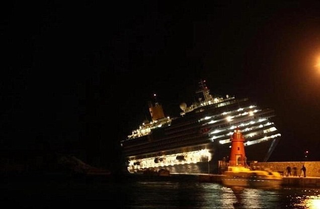 Theo giới truyền thông Ý, có khoảng 3.200 hành khách và 1.000 thành viên thủy thủ đoàn có mặt trên chiếc du thuyền sang trọng Costa Concordia với 1.500 phòng nghỉ vào lúc 2 giờ sáng ngày 14/1.