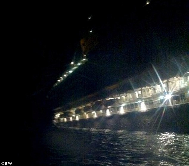 Siêu du thuyền Costa Concordia gặp nạn khi đang tiến hành một chuyến du lịch kéo dài 7 ngày trên Địa Trung Hải.