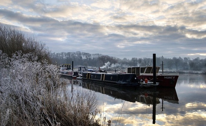 Bầu trời buổi sáng trên sông Trent tại Gunthorpe khi nhiệt độ đột ngột giảm mạnh