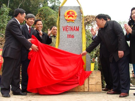 Khánh thành cột mốc 1116 tại cửa khẩu hữu nghị Lạng Sơn. Ảnh nguồn QĐND