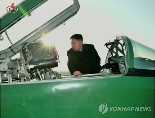 Nhà lãnh đạo trẻ của Triều Tiên trong một chuyến thị sát tại căn cứ Không quân hôm 31/1