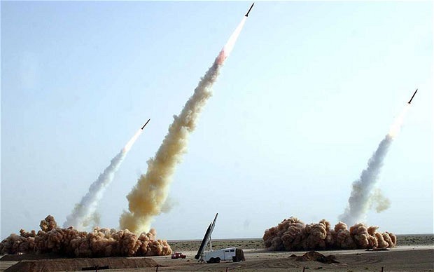 Iran phóng thử nghiệm tên lửa hành trình Shabab-3 có thể chạm tới các mục tiêu Israel. Ảnh Reuters