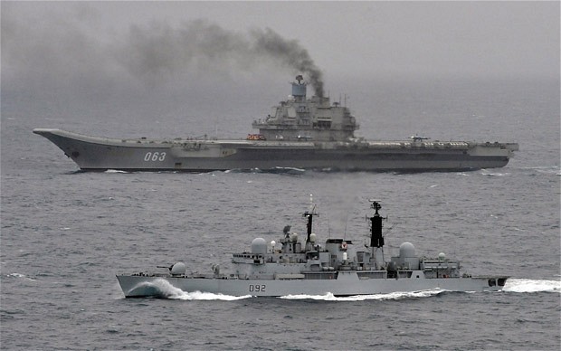 Tàu HMS Liverpool hộ tống tàu sân bay Nga Admiral Kuznetsov đi qua vùng biển nước Anh hôm 7/2
