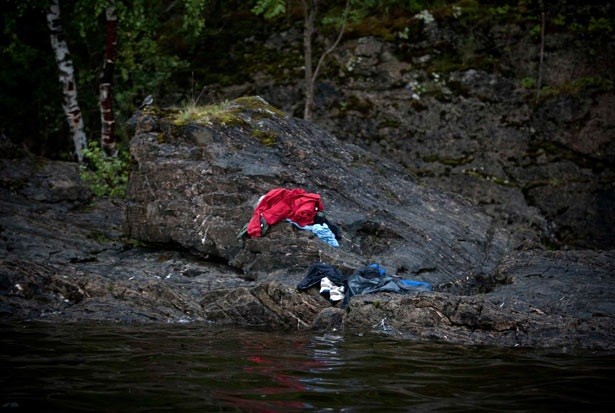 Niclas Hammerstrom, nhiếp ảnh gia Thụy Điển làm việc cho tờ Aftonbladet đã giành giải nhì chủ đề "Spot News Storied" với loạt ảnh "Utoya" ghi lại sự kiện nhiều người đã phải nhảy xuống nước lạnh ở Utoya, Olso, Na Uy để tránh sự truy sát của một tay súng hôm 22/7/2011.