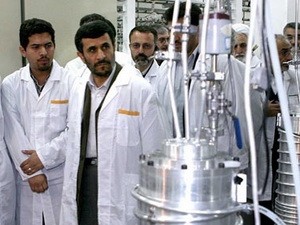 Tổng thống Iran thăm một cơ sở hạt nhân.