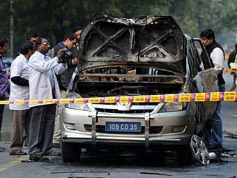 Hiện trường sau vụ đánh bom xe tại đại sứ quán Israel ở Ấn Độ hôm 13/2. Ảnh AFP