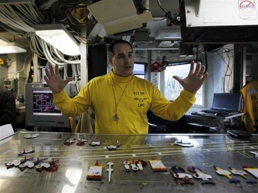 Phòng giám sát sân bay thuộc trạm kiểm soát các chuyến bay trên boong tàu USS Abraham Lincoln ngày 14/2/2012