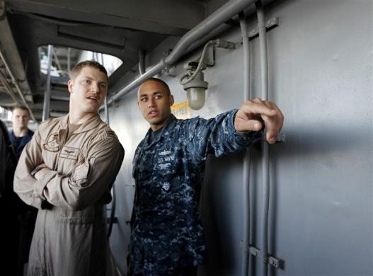 Bên trong tàu USS Abraham Lincoln ngày 14/2/2012