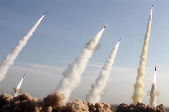 Cảnh phóng tên lửa trong cuộc quá trình tập trận gần thành phố Qom, nam Tehran ngày 2/11/2006.