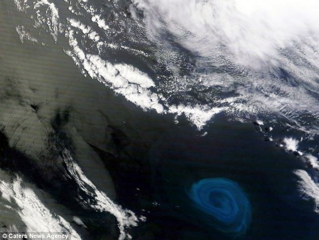 Ảnh do vệ tinh Terra của Nasa chụp được về một "cơn bão" dưới biển