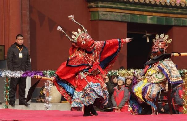 Một nhà sư Tây Tạng đóng giả ma trong một lễ hội tôn giáo "Da Gui" ngày 22/2.