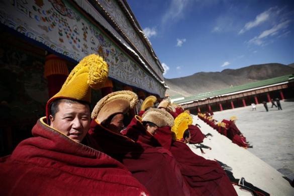 Các nhà sư tham gia cầu nguyện tại tu viện Labrang ngày 21/2.