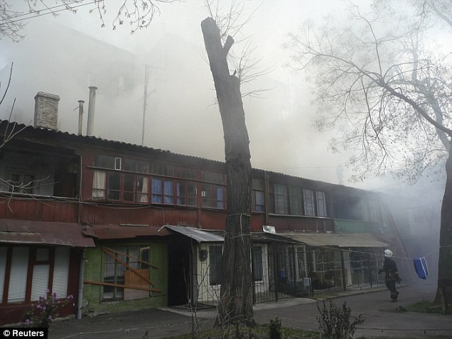 Căn hộ thuê bị phá hủy bởi bom của chính những kẻ âm mưu khủng bố trong một sự cố tại Odessa, Ukraina