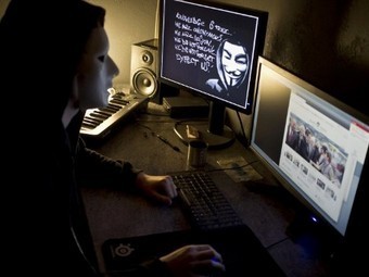 Một trong số các biểu tượng nhóm này hay sử dụng là hình mặt nạ của Guy Fawkes từ bộ phim "V for Vendetta".