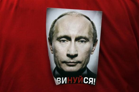 Hình ảnh Putin được dán tại quảng trường Cách mạng trong cuộc biểu tình ở trung tâm Moscow ngày 26/2.