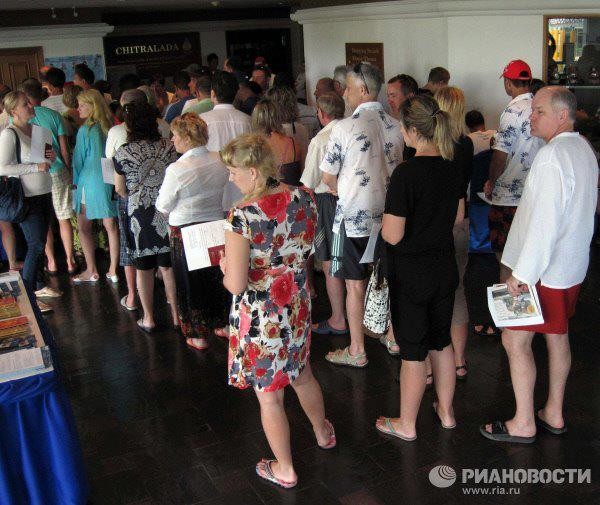 Dân Nga bỏ phiếu ở lãnh sự quán ở Thái Lan (ảnh RIA)