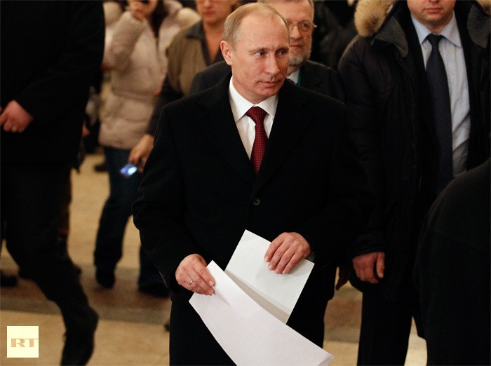 Thủ tướng Nga Putin đang dẫn đầu về số phiếu ủng hộ. 99,9% ông sẽ trở thành Tổng thống liên bang Nga nhiệm kỳ tới