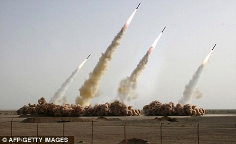 Bốn quả tên lửa tầm xa được phóng thử nghiệm tại Iran hồi tháng 7/2008