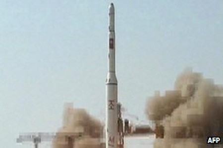 Tên lửa đạn đạo tầm xa Unha-2 của Triều Tiên được phóng tháng 4/2009.