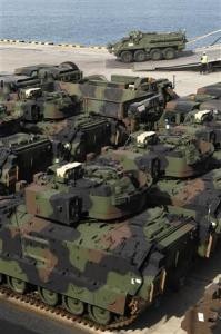 Các phương tiện quân sự của Mỹ tại một căn cứ ở Hàn Quốc.