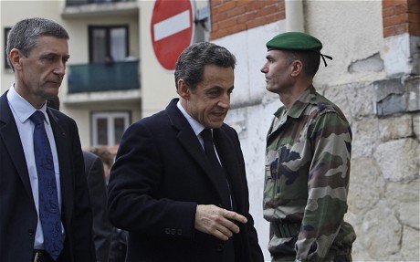 Tổng thống Sarkozy đến trạm cảnh sát đang túc trực gần hiện trường nghi phạm Merah ẩn náu