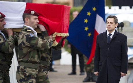 Tổng thống Pháp đến dự đám tang các binh sỹ bị giết hại