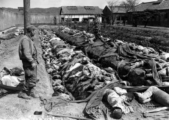Thi thể của khoảng 400 tù nhân bị sát hại tại nhà tù Dajeon tháng 9/1950.
