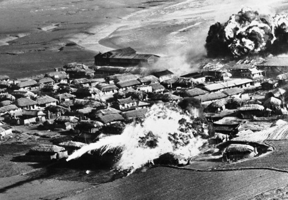 Máy bay ném bom B-26 không kích Triều Tiên ngày 10/5/1951