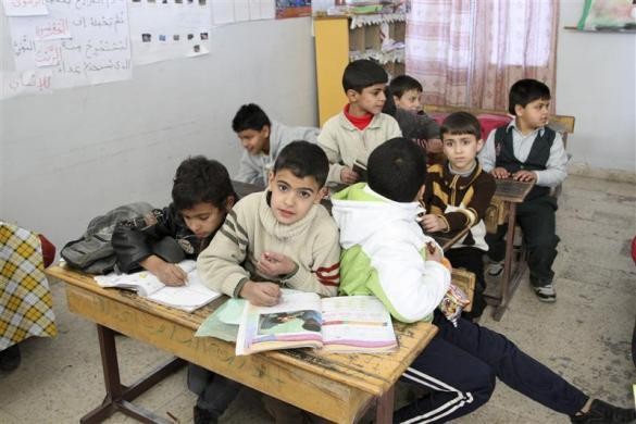 Người tị nạn Syria tham dự lớp học tại Trung tâm từ thiện Hồi giáo ở Mafraq, Jordan, ngày 1/12/2011.