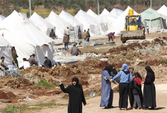 Những người tị nạn Syria đang trò chuyện tại trại tị nạn ở tỉnh Hatay nằm trên biên giới Thổ Nhĩ Kỳ - Syria ngày 17/3/2012.