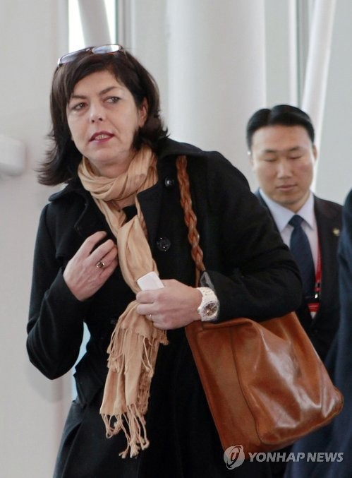 Phó Thủ tướng và Bộ trưởng Nội vụ Bỉ Joelle Milquet đến sân bay Incheon ngày 26/3