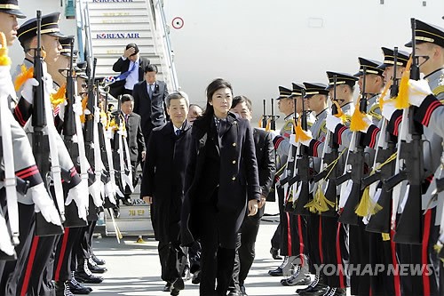 Thủ tướng Thái Lan Yingluck Shinawatra đến sân bay quốc tế Incheon ngày 24/3