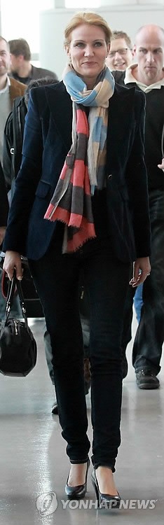 Thủ tướng Đan Mạch Helle Thorning-Schmidt đến sân bay Incheon ngày 26/3