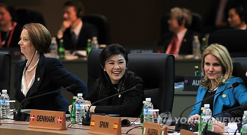 Từ trái qua phải: Thủ tướng Australia Julia Gillard, Thủ tướng Thái Lan Yingluck Shinawatra và Thủ tướng Đan Mạch Helle Thorning-Schmidt - 3 bóng hồng tham gia Hội nghị Thượng đỉnh An ninh hạt nhân tại Trung tâm Hội nghị và Triển lãm tại Seoul ngày 27/3.